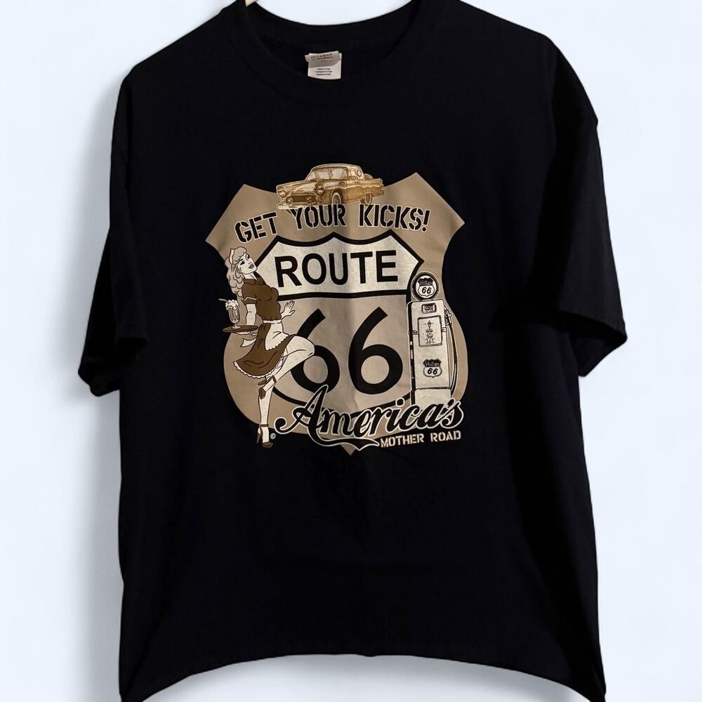 Gildan Men's Navy and Black T-shirt